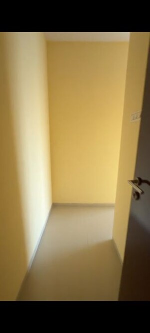 Room in 3 BHK Apartment at Dosti Imperia Phase I, Ghodbunder Road – for Rent