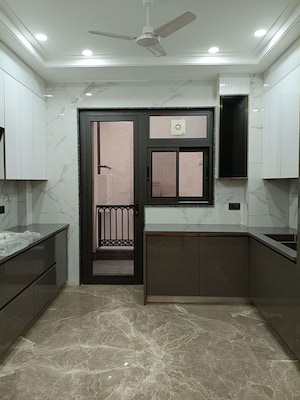 Building Lobby in 4 BHK Builder Floor at Sukhdev Vihar – for Sale