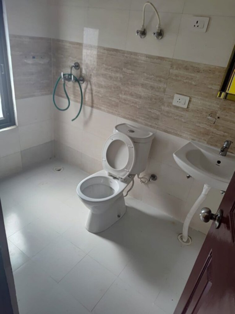 Bathroom, kdp-grand-savanna 2 Bedroom 1250 Sq.Ft. Apartment In Raj Nagar Extension Ghaziabad 10499586