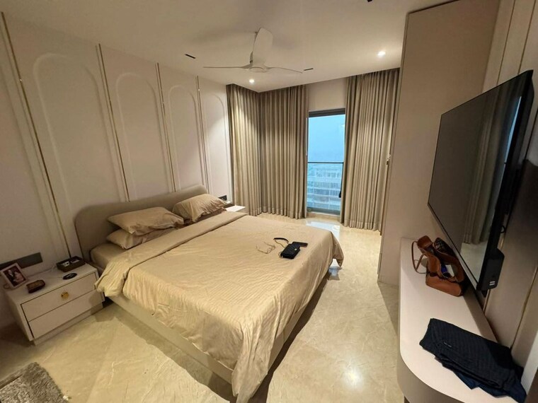Bedroom, gym-view 3 Bedroom 1200 Sq.Ft. Apartment In Khar West Mumbai 10499598