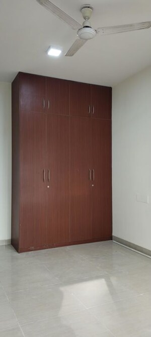 Room in 3 BHK Apartment at Prabhadevi – for Sale