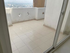 Bathroom in 3 BHK Apartment at Arun Vihar, Sector 29 – for Rent