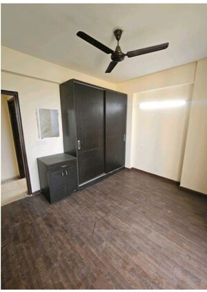 Room in 3 BHK Apartment at BPTP Discovery Park, Sector 80 – for Rent