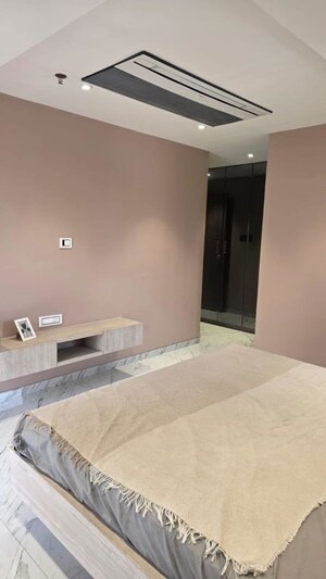 Room in 3 BHK Apartment at Prabhadevi – for Sale