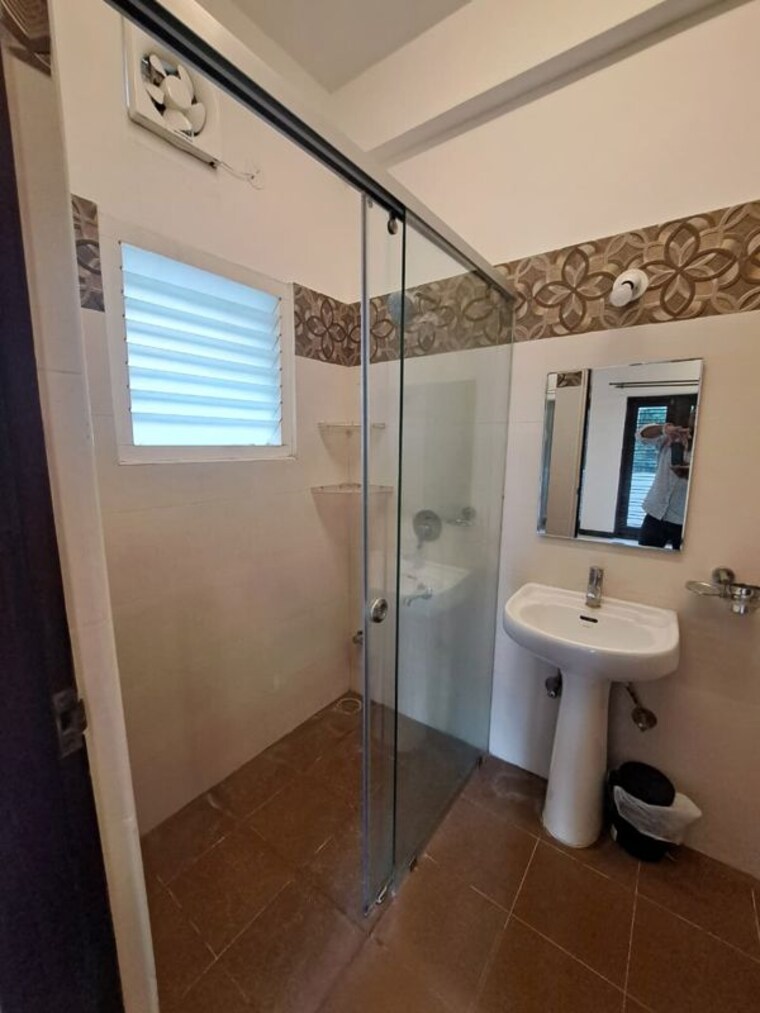 Bathroom, hrbr layout 3 Bedroom 1700 Sq.Ft. Builder Floor In Hrbr Layout Bangalore 10499781