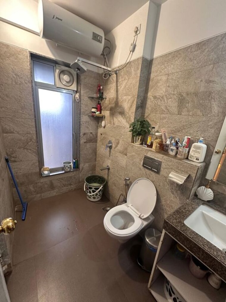 Bathroom, vasant vihar 3 Bedroom 1250 Sq.Ft. Apartment In Vasant Vihar Thane 10499814