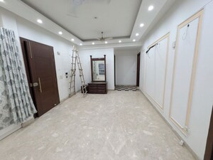 Room in 3 BHK Builder Floor at Sector 57 – for Rent