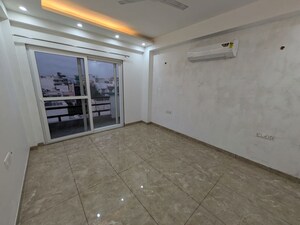 Room in 3 BHK Builder Floor at Sector 57 – for Rent
