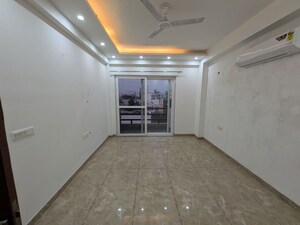 Room in 3 BHK Builder Floor at Sector 57 – for Rent