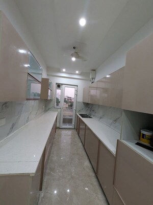 Kitchen in 3 BHK Builder Floor at Sector 57 – for Rent