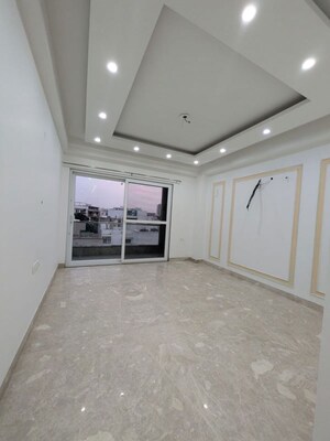 Room in 3 BHK Builder Floor at Sector 57 – for Rent