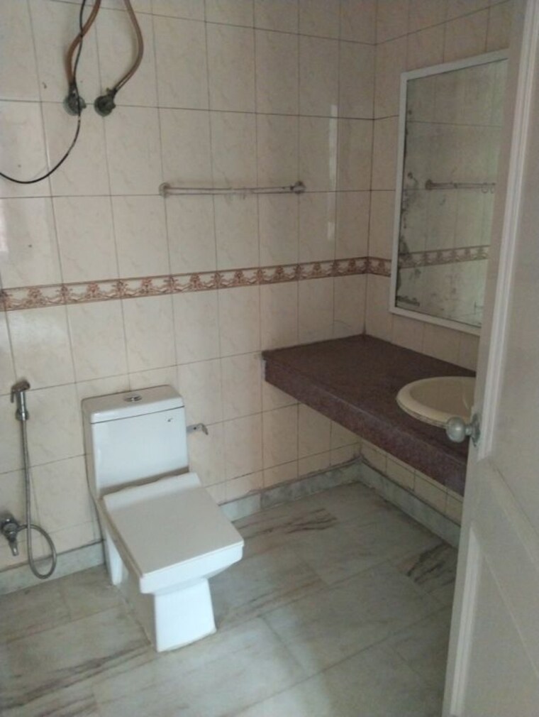 Bathroom, vasant vihar 4 Bedroom 3600 Sq.Ft. Builder Floor In Vasant Vihar Delhi 10499873