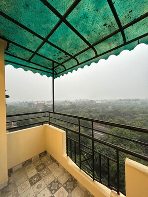 Room in 4 BHK Apartment at Dwarka – for Rent