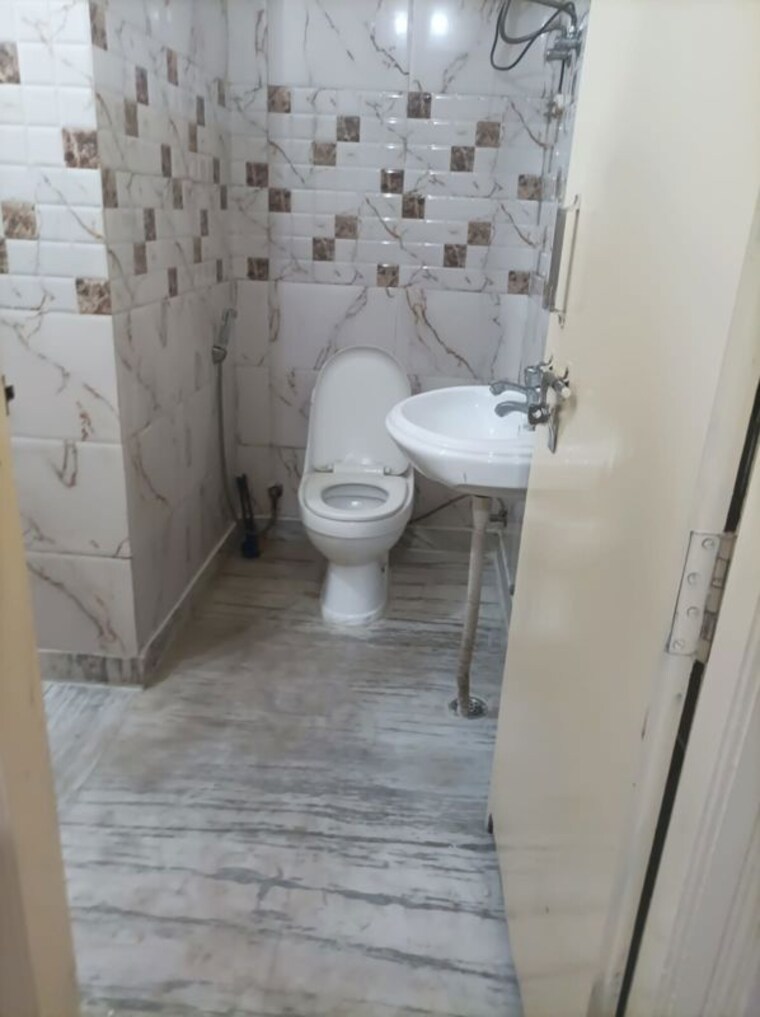 Bathroom, sector 15 2 Bedroom 1000 Sq.Ft. Builder Floor In Sector 15 Gurgaon 10499889