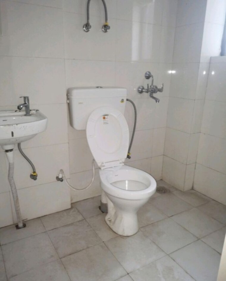 Bathroom, amolik-sankalp 3 Bedroom 850 Sq.Ft. Apartment In Sector 85 Faridabad 10499901