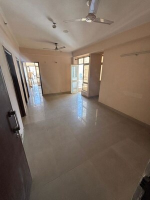 Room in 2 BHK Apartment at Supertech Eco Village II, Sector 16b Greater Noida – for Rent