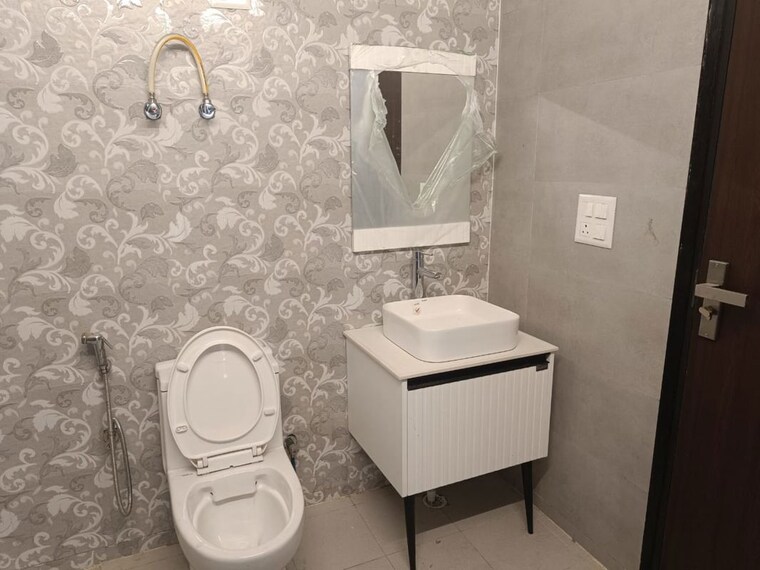 Bathroom, elite-golf-green 5 Bedroom 2715 Sq.Ft. Apartment In Sector 79 Noida 10499951