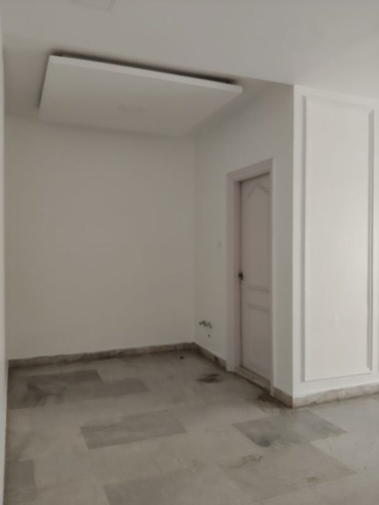 Room, jubilee hills Commercial Office Space 3500 Sq.Ft. In Jubilee Hills Hyderabad 10499977