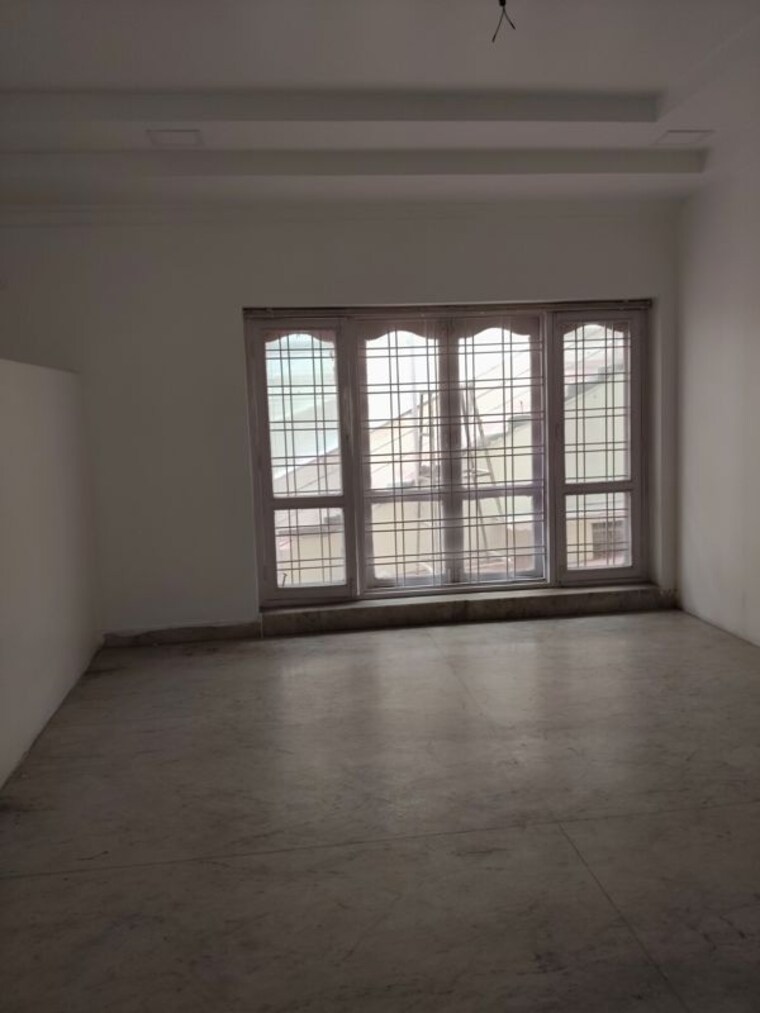 Room, jubilee hills Commercial Office Space 3500 Sq.Ft. In Jubilee Hills Hyderabad 10499977