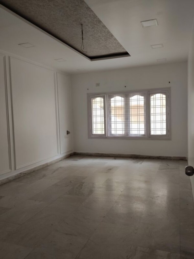 Room, jubilee hills Commercial Office Space 3500 Sq.Ft. In Jubilee Hills Hyderabad 10499977