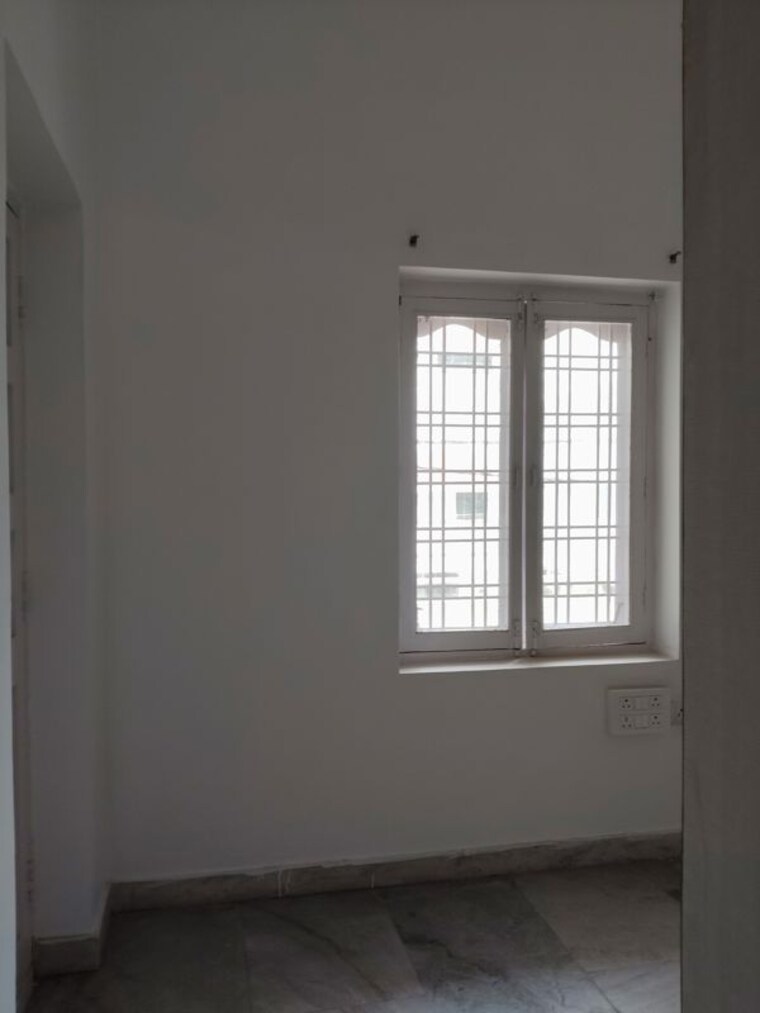 Room, jubilee hills Commercial Office Space 3500 Sq.Ft. In Jubilee Hills Hyderabad 10499977