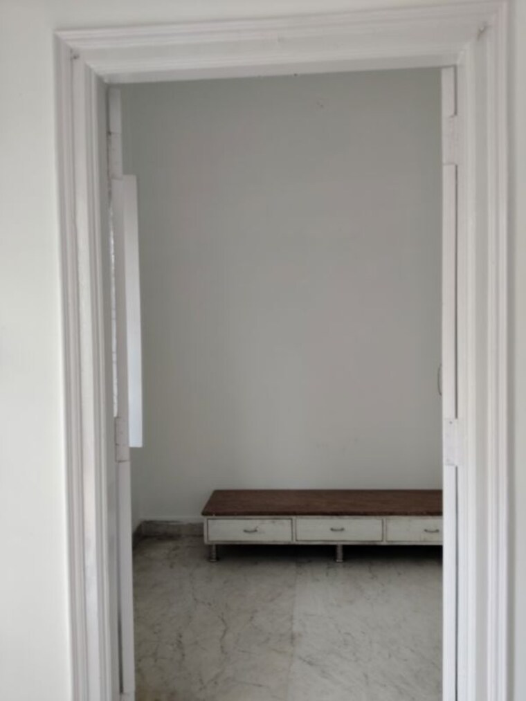 Room, jubilee hills Commercial Office Space 3500 Sq.Ft. In Jubilee Hills Hyderabad 10499977