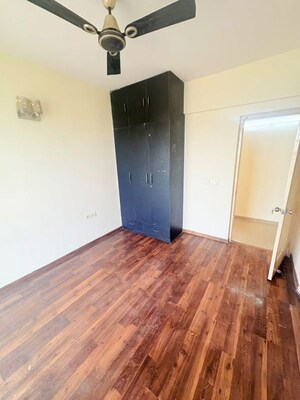 Room in 2 BHK Apartment at ILD Grand, Sector 37c – for Rent