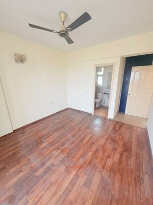 Room in 2 BHK Apartment at ILD Grand, Sector 37c – for Rent