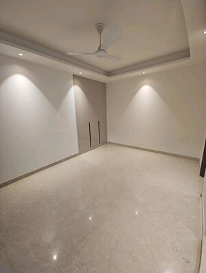 Room in 3.5 BHK Apartment at Maya Green Lotus Utsav, International Airport Road – for Rent