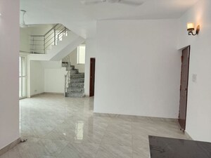 Room in 3 BHK Apartment at Saket – for Rent
