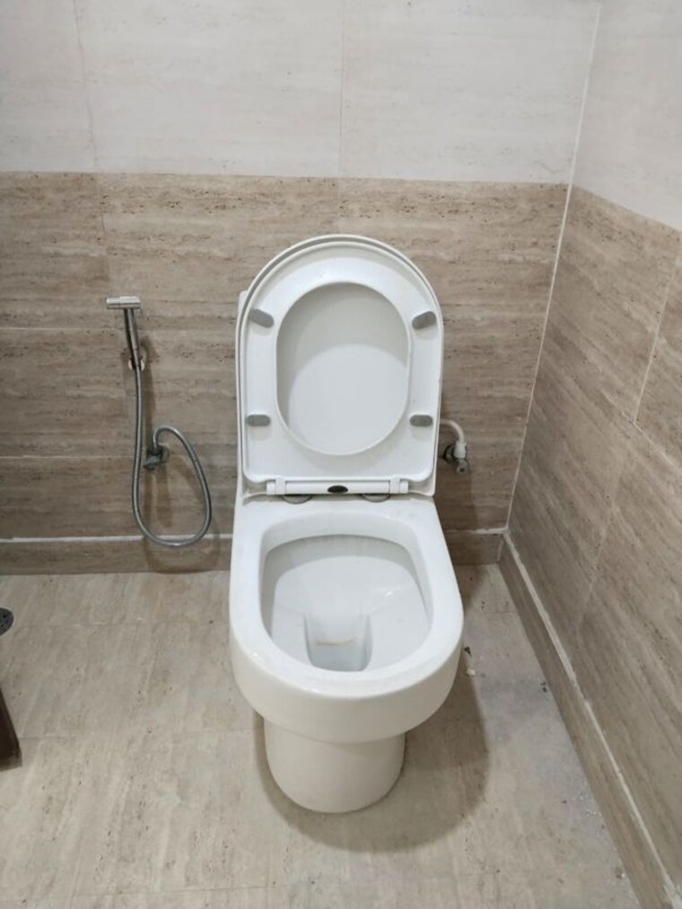 Bathroom, saket 3 Bedroom 2000 Sq.Ft. Apartment In Saket Delhi 10500052