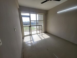 Room in 2 BHK Apartment at Pyramid Midtown, Sector 59 – for Rent