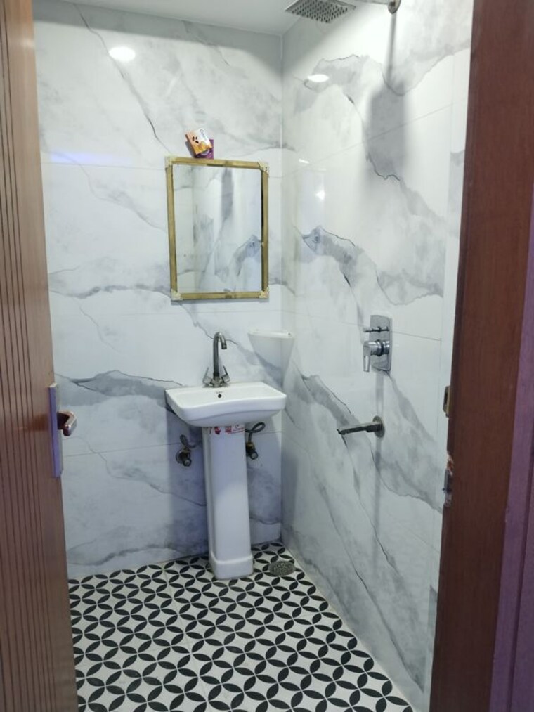 Bathroom, panchsheel vihar 4 Bedroom 1500 Sq.Ft. Apartment In Panchsheel Vihar Delhi 10500063