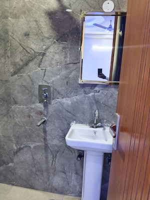 Bathroom in 4 BHK Apartment at Panchsheel Vihar – for Rent