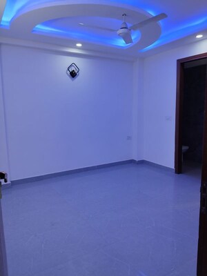 Room in 4 BHK Apartment at Panchsheel Vihar – for Rent