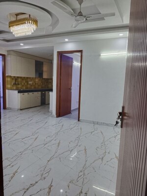 Room in 4 BHK Apartment at Panchsheel Vihar – for Rent