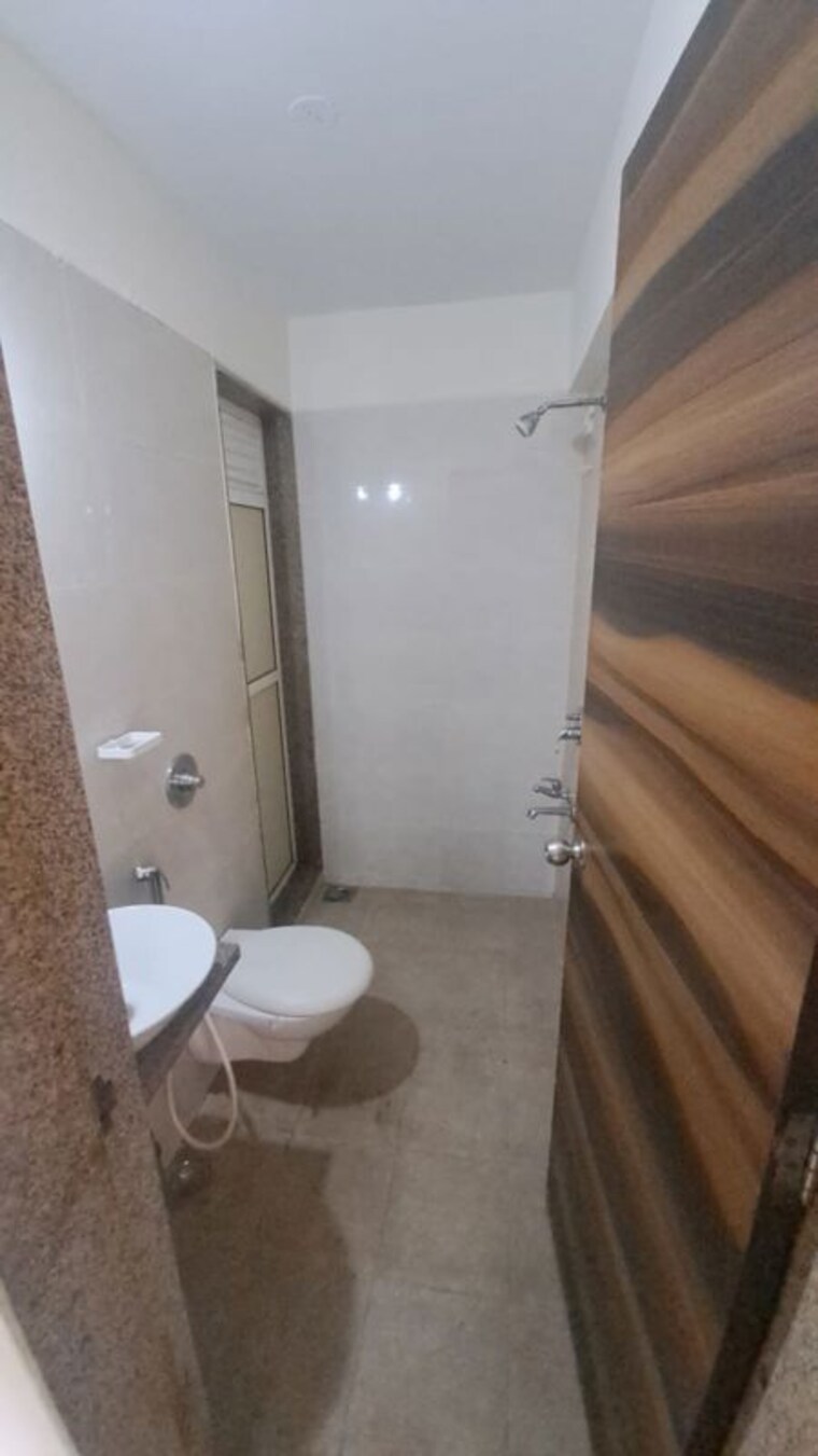 Bathroom, damji-shamji-mahavir-milestone 2 Bedroom 754 Sq.Ft. Apartment In Vasant Vihar Thane 10500053