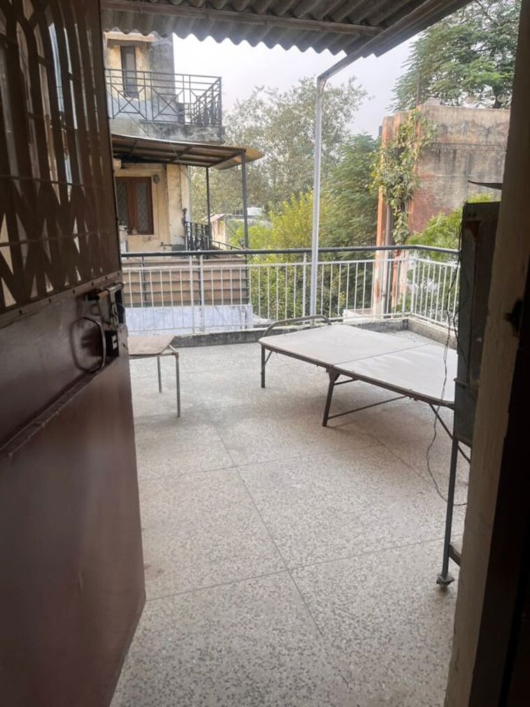 Balcony, sector 50 5 Bedroom 162 Sq.Mt. Builder Floor In Sector 50 Noida 10500125