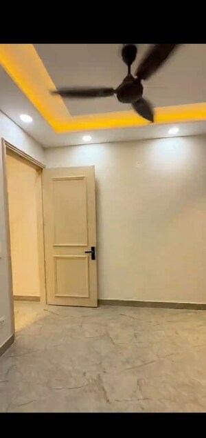 Room in 3 BHK Builder Floor at Dwarka Mor – for Sale