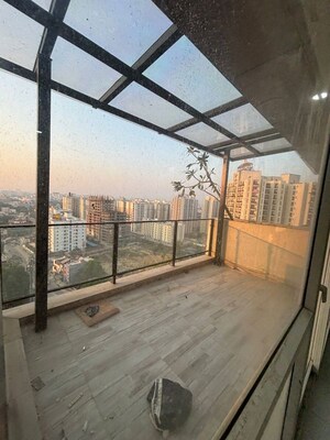 Room in 2 BHK Apartment at One Oak Atmos, Gomti Nagar – for Rent