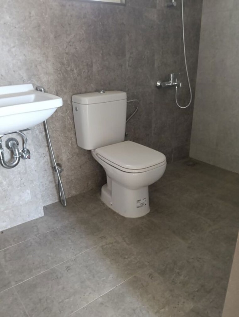 Bathroom, sun-empire 3 Bedroom 1350 Sq.Ft. Apartment In Sinhagad Pune 10500174