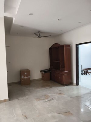 Room in 2 BHK Independent House at RWA Apartments Sector 52, Sector 52 – for Rent