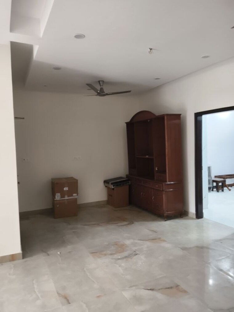 Room, rwa-apartments-sector-52 2 Bedroom 1200 Sq.Ft. Independent House In Sector 52 Noida 10500183