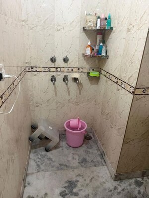 Bathroom in 1 RK Builder Floor at Sector 16 – for Rent