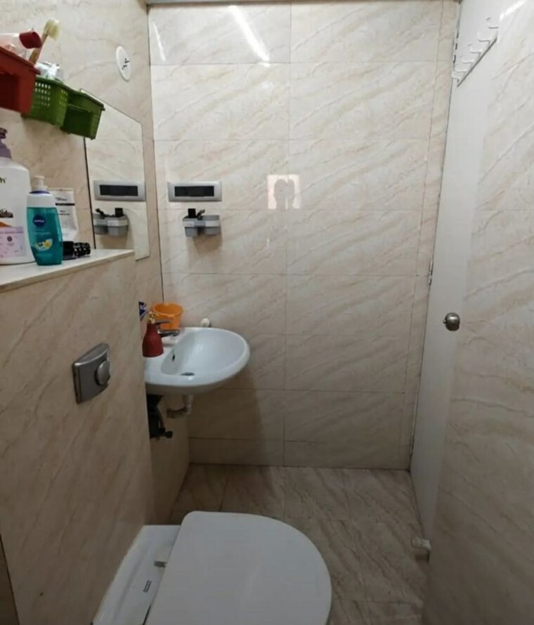 Bathroom, kurla Pg For Boys In Kurla 10500276
