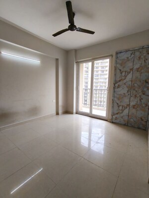 Room in 2 BHK Apartment at Tata Eureka Park, Sector 150 – for Rent