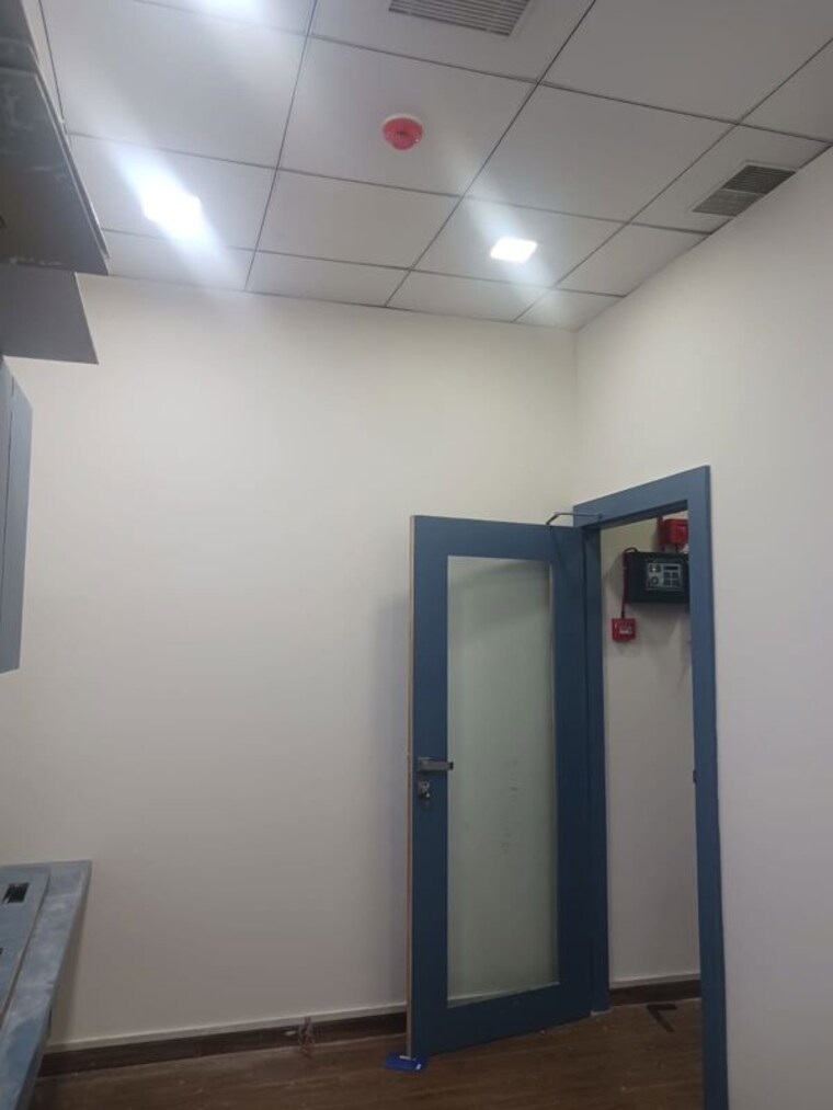 Room, neptune-eastern-business-district Commercial Office Space 250 Sq.Ft. In Bhandup West Mumbai 10500301