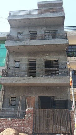 6 BHK + Pooja Room Villa For Sale in Jamuna Enclave