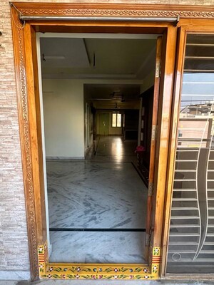 3 BHK Builder Floor – Entrance View at Lawyer Pet - for Rent