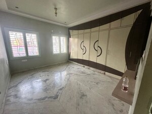 Bedroom in 3 BHK Builder Floor at Lawyer Pet – for Rent
